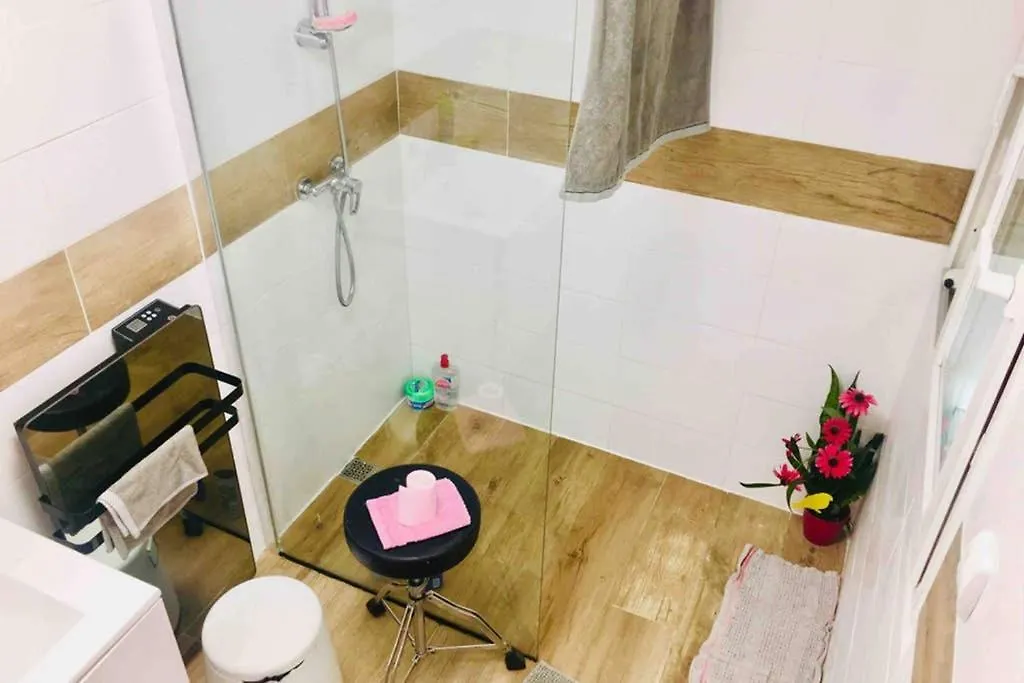 Apartment Refuge Des Voyageurs - Chambre Suite Et Cuisine En Rdc Plouedern France