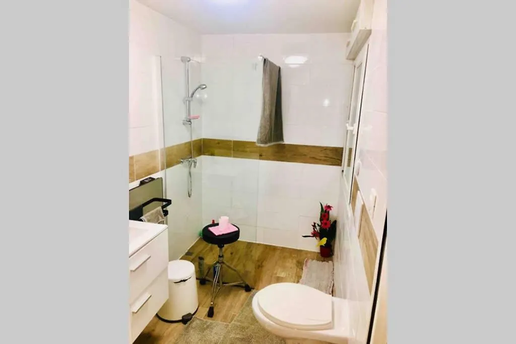 Refuge Des Voyageurs - Chambre Suite Et Cuisine En Rdc Plouedern France