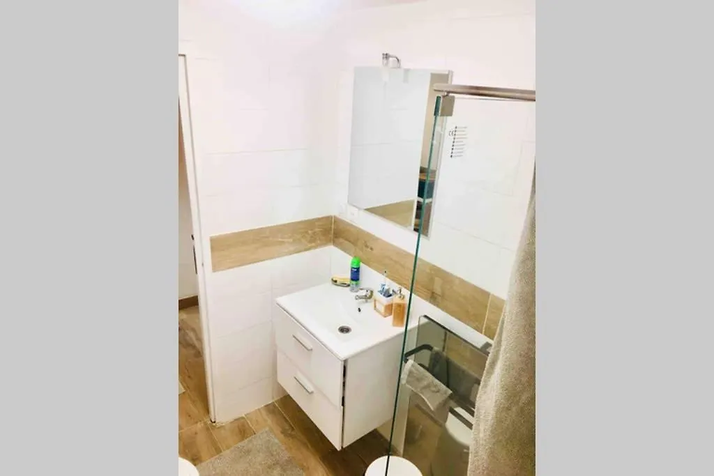 Refuge Des Voyageurs - Chambre Suite Et Cuisine En Rdc Plouedern 0*,  France